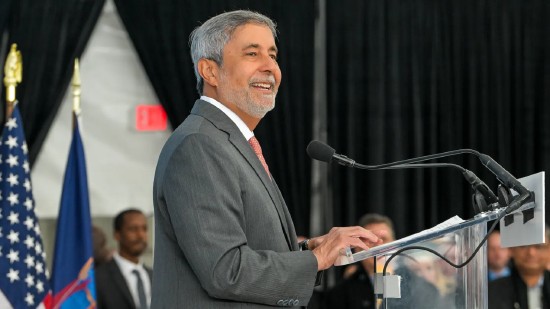  AI热潮下存储短缺加剧，美光科技业绩强劲反弹；下游产业面临成本压力。 IT技术 AI热潮下存储短缺加剧，美光科技业绩强劲反弹；下游产业面临成本压力。 IT技术