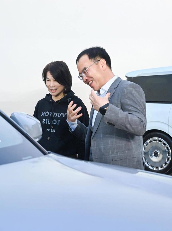  从一次试乘到果断入手；董明珠与极氪009的故事，彰显中国制造自信。 汽车科技 从一次试乘到果断入手；董明珠与极氪009的故事，彰显中国制造自信。 汽车科技