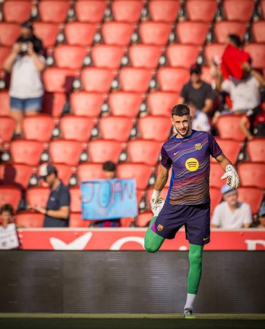  西班牙足协惊喜公布大名单；霍安-加西亚健身房获知入选喜讯，全队祝福涌来，巴萨门将迎来国家队首召。 体育新闻