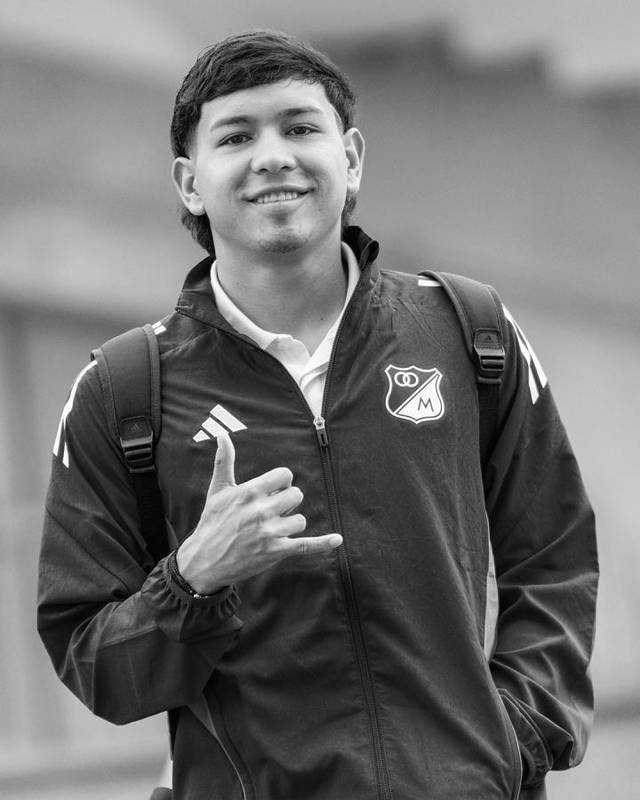  赛场突发不幸；圣地亚哥永远离开了绿茵场。 体育新闻 赛场突发不幸；圣地亚哥永远离开了绿茵场。 体育新闻